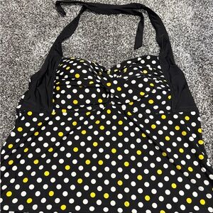 Catalina womans  Swimsuit top- Black, White, and Yellow Polka Dots size 3xl 22